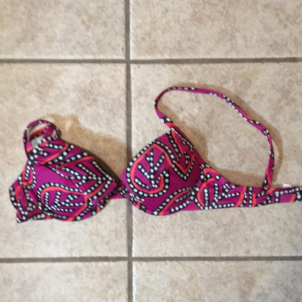 Victoria’s Secret swimsuit top size 34C